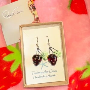 Straw berry earrings “Tisbury Art Glass”
